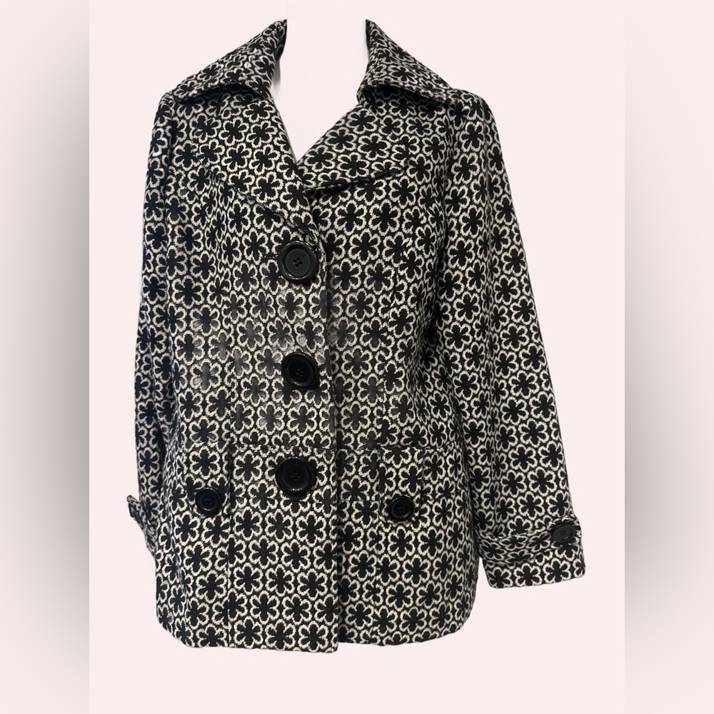 Talie Black and White Women's Jacket
1-40$
2-60$